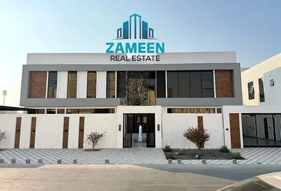 فيلا فاخرة في زاهية، مساحتها 6300 قدم مربع، تضم 5 غرف نوم رئيسية، وغرفتي معيشة، ومجلس. السعر يشمل التكييف، قابل للتفاوض. 4.5