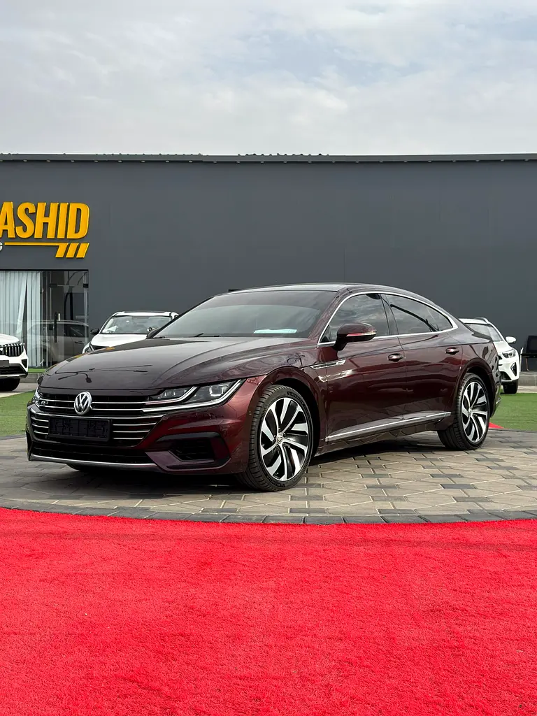 Volkswagen Arteon 2018 — photo 1 of 9