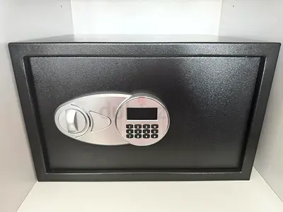 Electronic safety locker