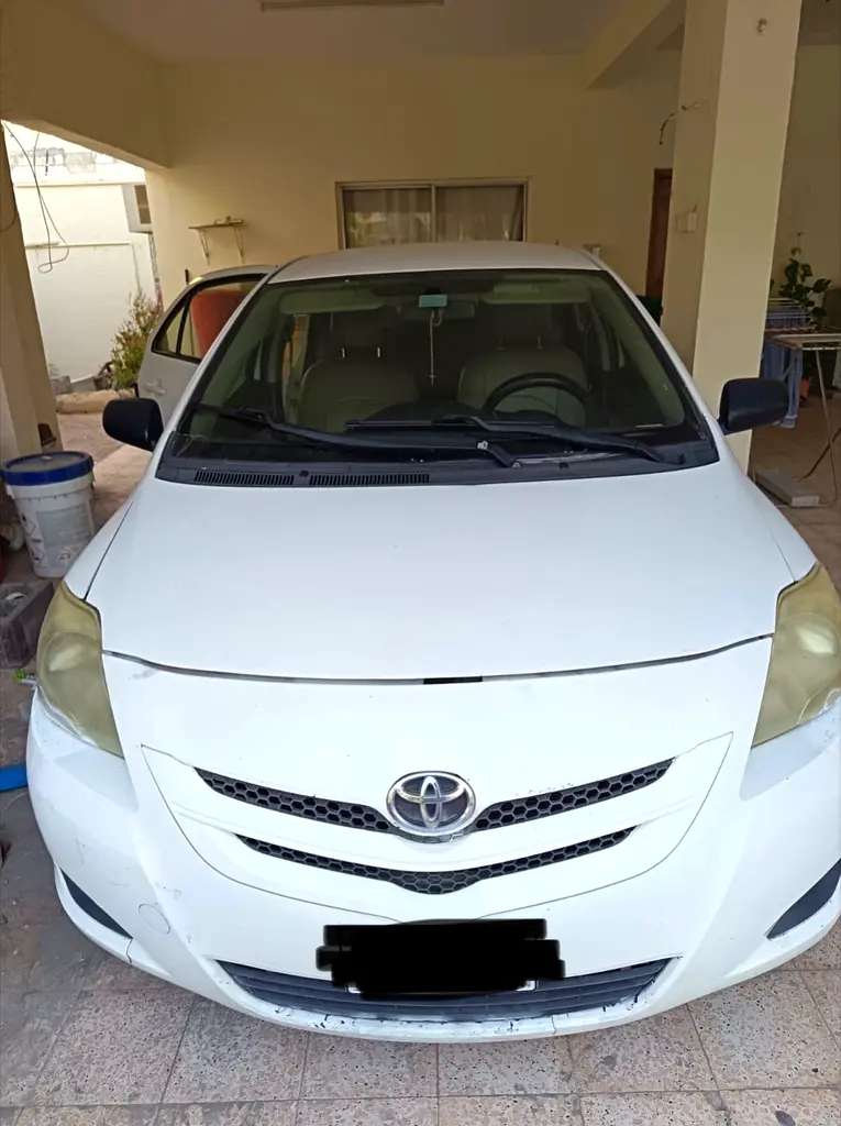 Toyota Yaris 2008 — photo 1 of 10