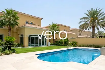 4BR Large | Walk to Park | Ensuite | Private Pool