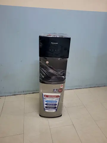Bottom load water dispenser