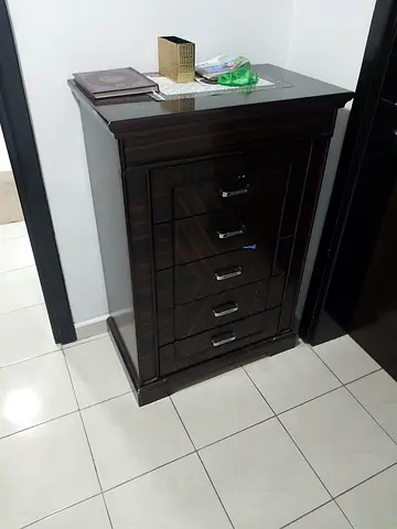 Chest of drawers