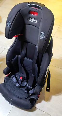 Baby Car seat in good Condition. This is a 2 in one with bolster seat as well.