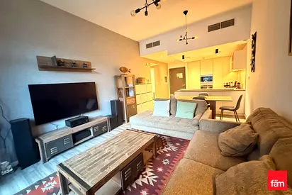 Fully Furnished Pool View Vacant Fitted Kitchen