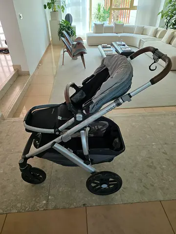 Uppababy Vista stroller with baby carrycot/bassinet