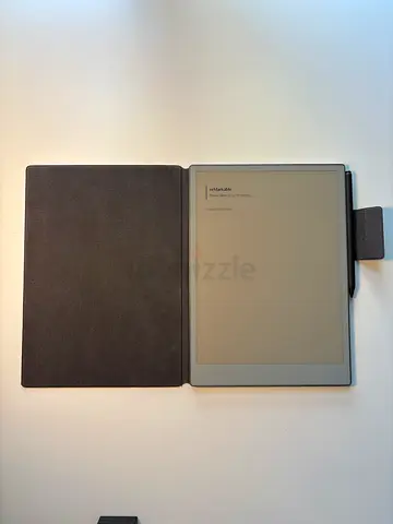 Remarkable paper pro with sleeve, pen and pen tips