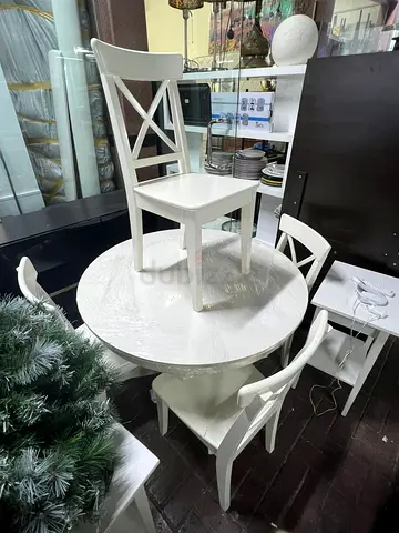 White Round Dining Table with 4 X-Back Chairs