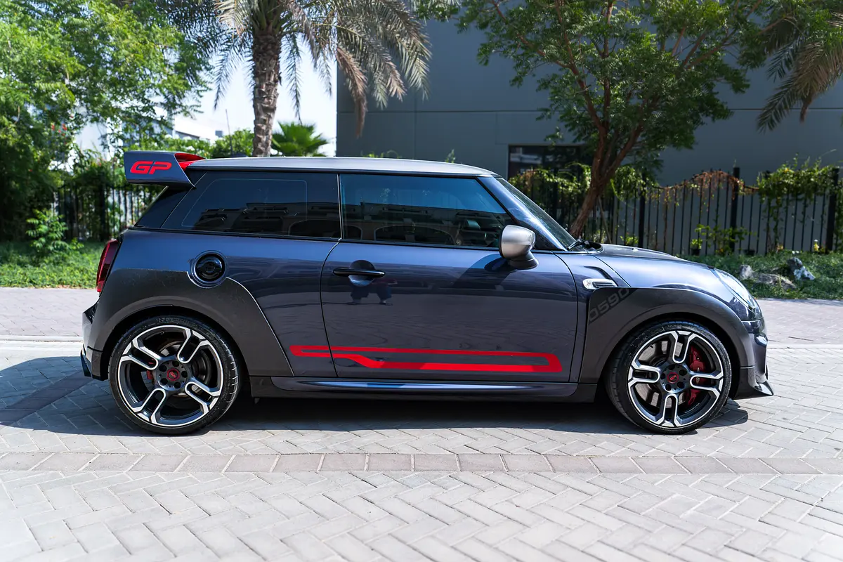 MINI Cooper 2021 — photo 1 of 18