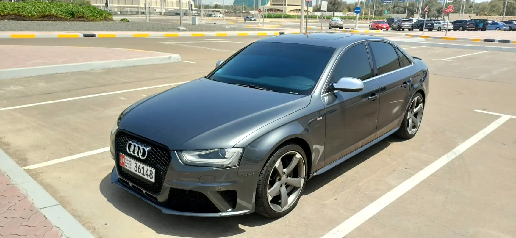 Audi A4 2014 — photo 1 of 15