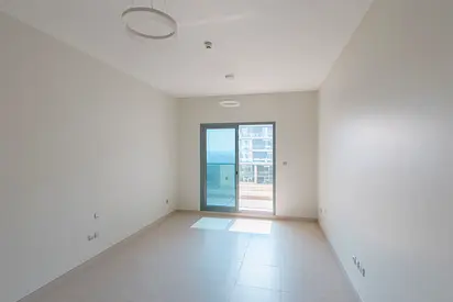 Vacant | Unfurnished | 4 Cheques