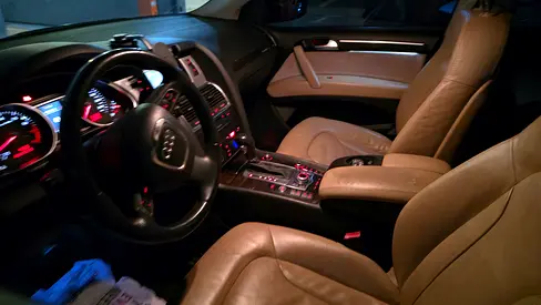Audi Q7 Germany Brand a spacious and luxurious 7-seater SUV, GCC specification vehicle..