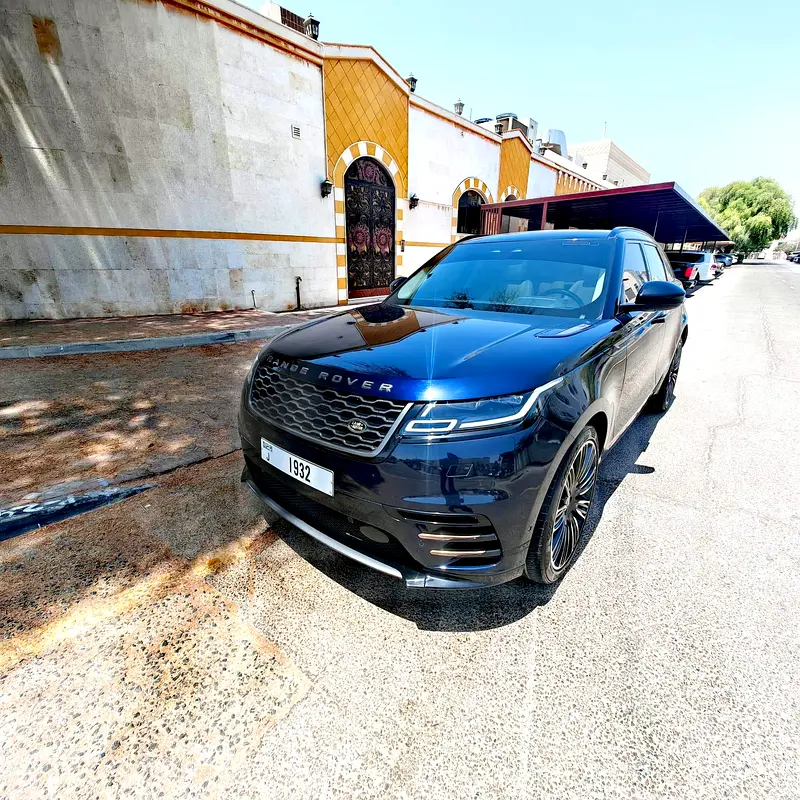Land Rover Range Rover Velar 2022 — photo 1 of 8