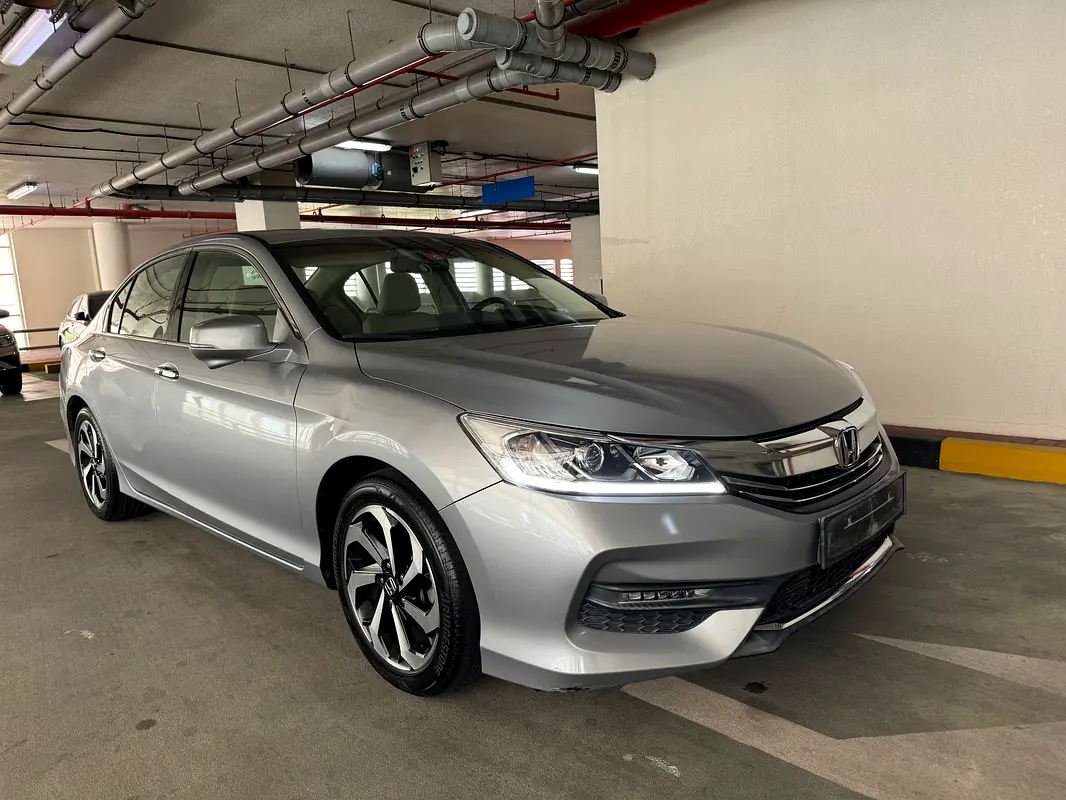 Honda Accord 2017 — photo 1 of 18