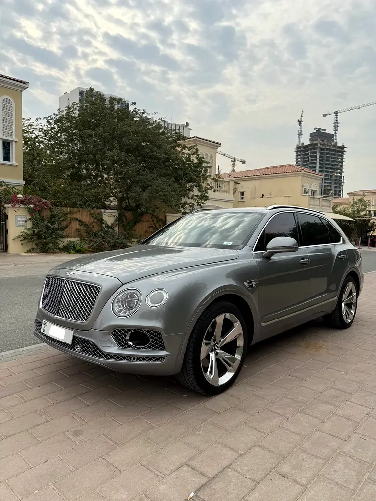 Bentley Bentayga 2018 — photo 1 of 7
