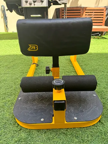 Squat machine