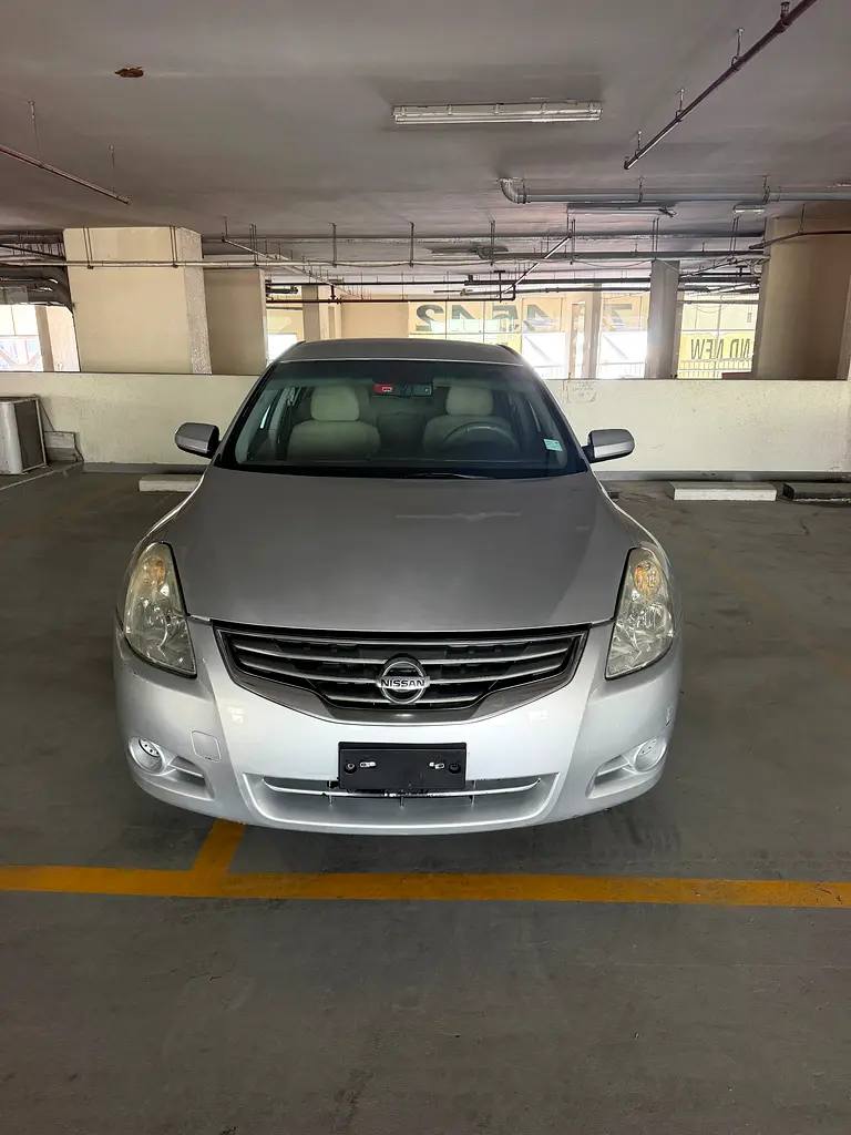 Nissan Altima 2012 — photo 1 of 14