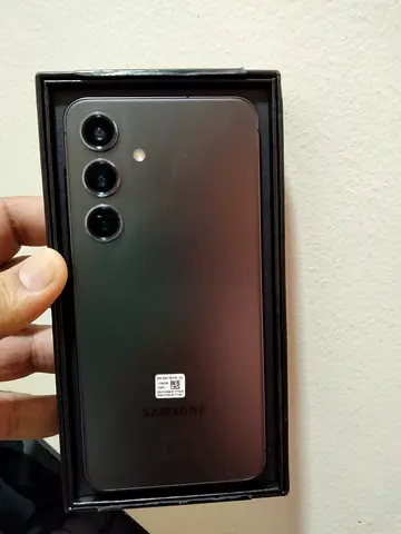 Samsung smartphone - good condition, comes in original box