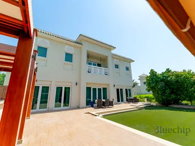 Large Balcony I Private Garden | Spacious Layout