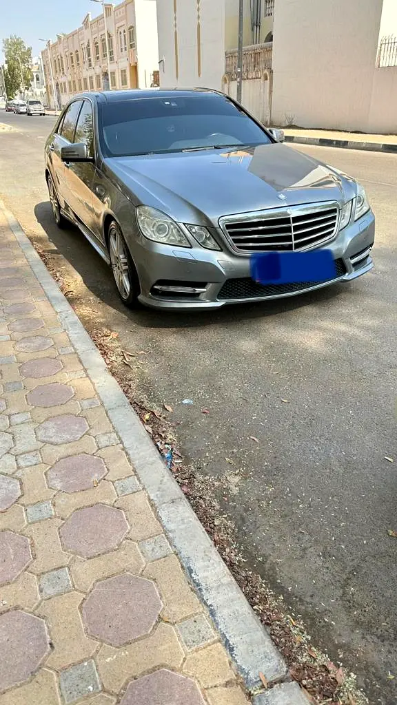 Mercedes-Benz E-Class 2012 — photo 1 of 7