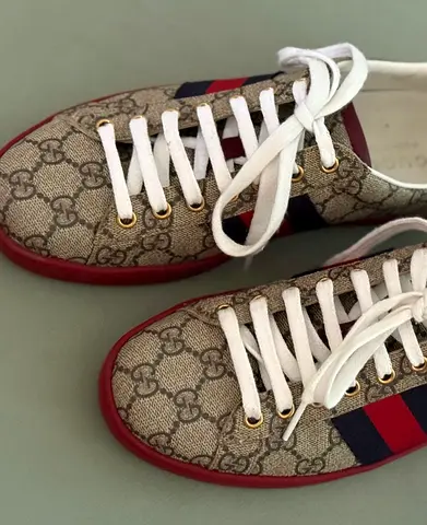 Gucci Ace GG Supreme sneakers, featuring a beige GG supreme 40,5 including box