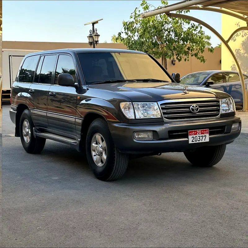 Toyota Land Cruiser 2003 — photo 1 of 11