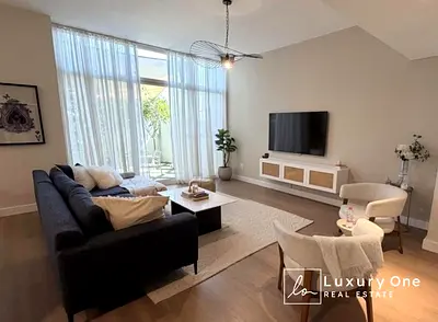 Corner Unit | Single Row | Private Garden
