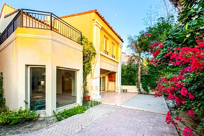BRIGHT AND OPEN | PRIME LOCATION | SPACIOUS UNIT