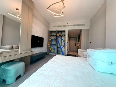 BRAND NEW RESIDENCE OVERLOOKING THE PARK