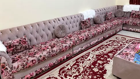 Luxury Majlis Sofa Set - كنبة مجلس فخمة مع طاولة
with Table