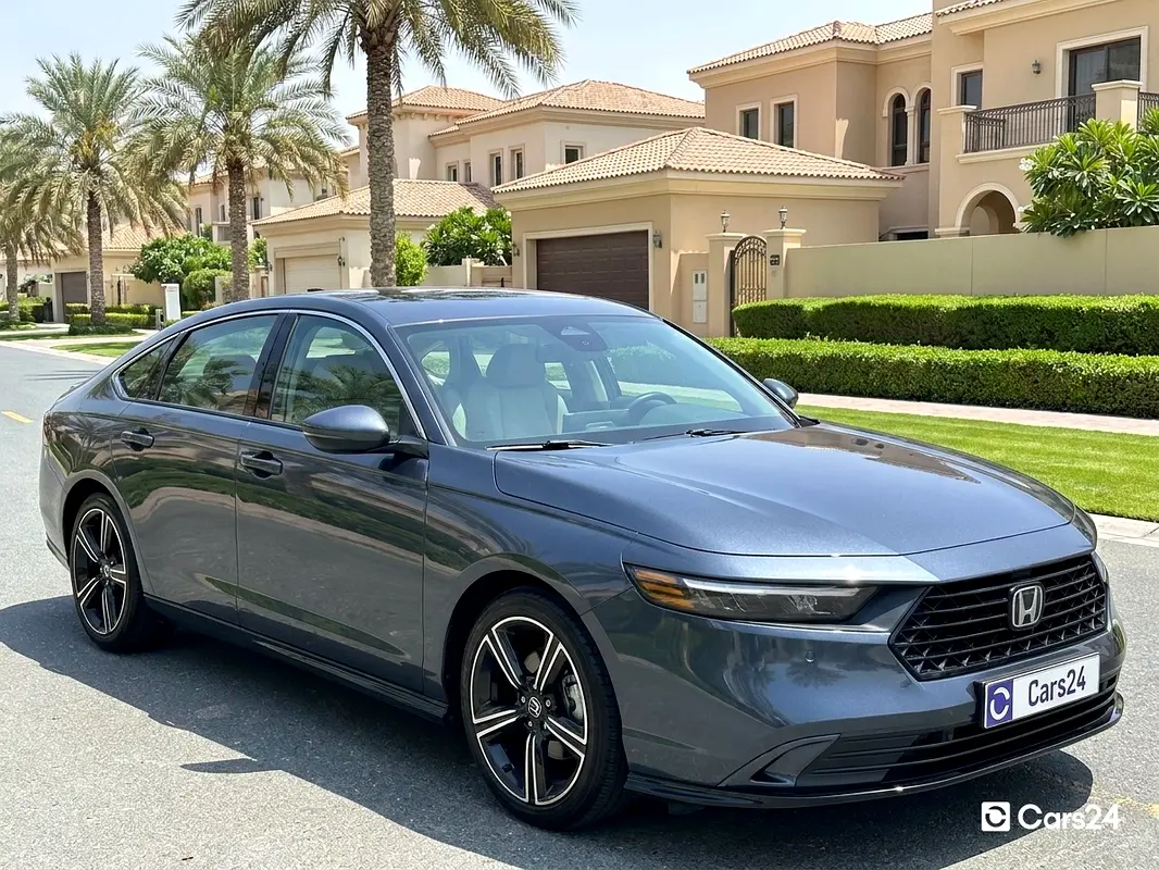 Honda Accord 2023 — photo 1 of 13