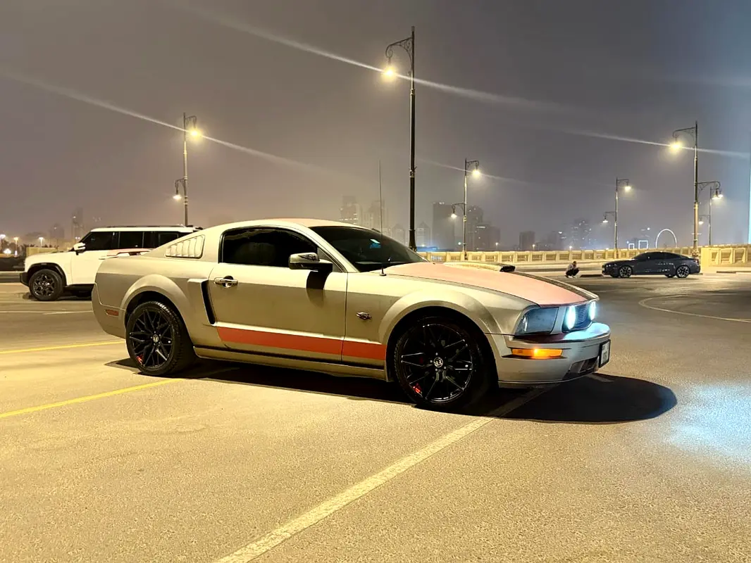 Ford Mustang 2009 — photo 1 of 7