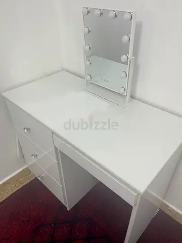 Dressing table with table top mirror