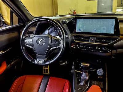 صورة 10 لـ 2023 Lexus UX-SERIES
