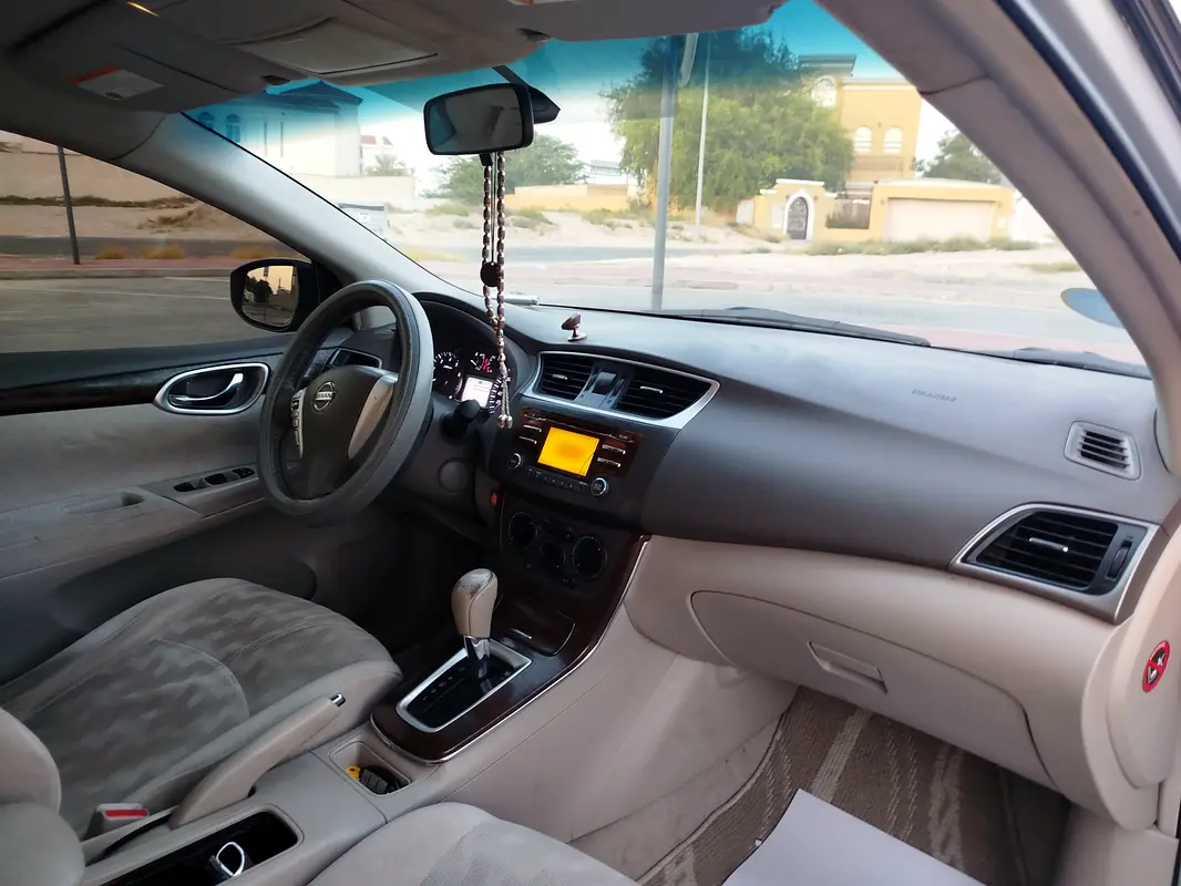 Nissan Sentra 2015 — photo 1 of 8