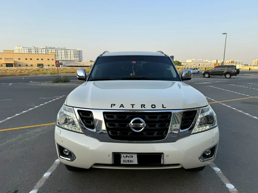 Nissan Patrol 2016 — photo 1 of 11