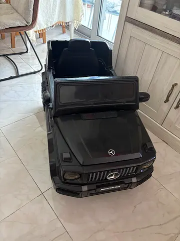 Kids mercedes car with charger