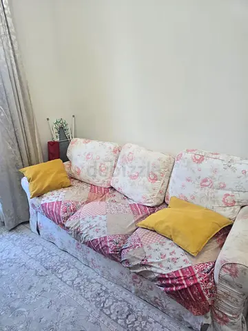 3-seater floral sofa with removable slipcovers, expandable to the bed