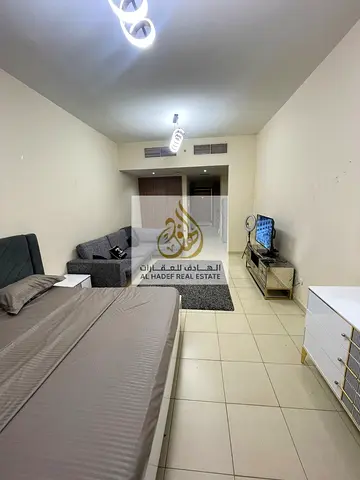 الايجارشهري عجمان الرشيدية 3 ابراج عجمان ون مسبح وجيم واستوديومفروش فرش نظيف مطبخ منفصل شباك تكيف مركزي مساحات كبيره شامل الفوتيركهرباء ومياءوصرف صحي