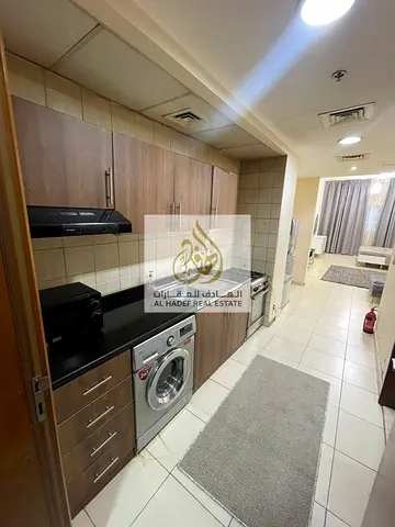 الايجارشهري عجمان الرشيدية 3 ابراج عجمان ون مسبح وجيم واستوديومفروش فرش نظيف مطبخ منفصل شباك تكيف مركزي مساحات كبيره شامل الفوتيركهرباء ومياءوصرف صحي