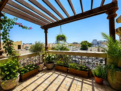 Elegant 1 Bedroom Apt W/ 2 Balconies & 2 Bathrooms