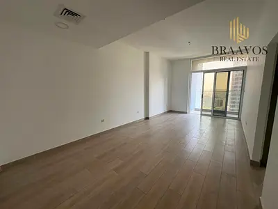 VACANT | LOW PRICE | CLOSED KITCHEN