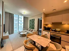 Fully furnished/ Vacant/ Mid floor /1+Study Room