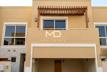 Single Row | Vacant 3BR+M TH | Upgraded Interior