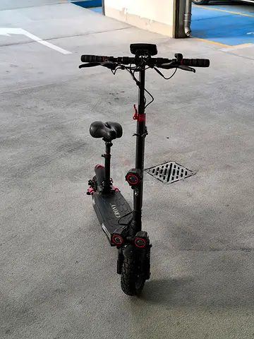 Electric Scooter with Seat — Foldable Commuter Scooter in Good Condition