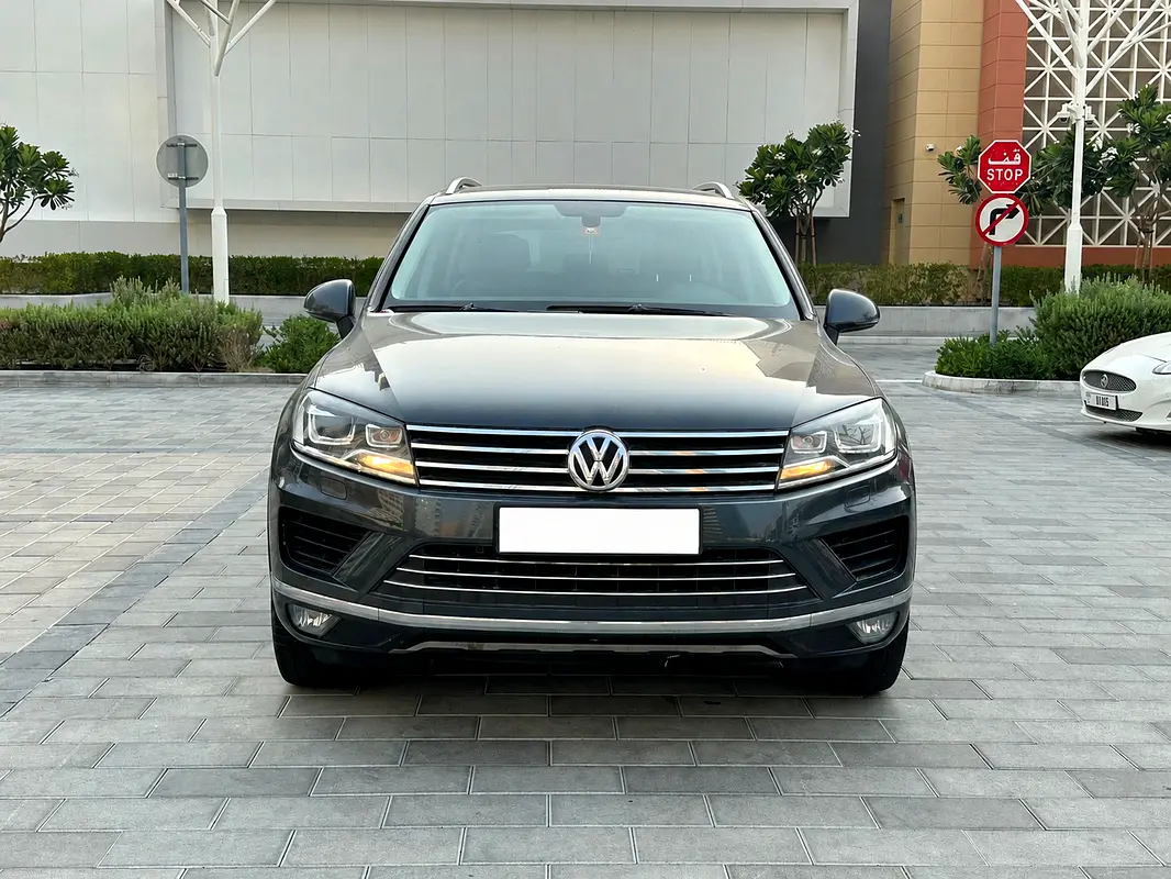 Volkswagen Touareg 2016 — photo 1 of 12