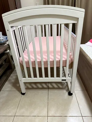 White Wooden Baby Crib with Mattress