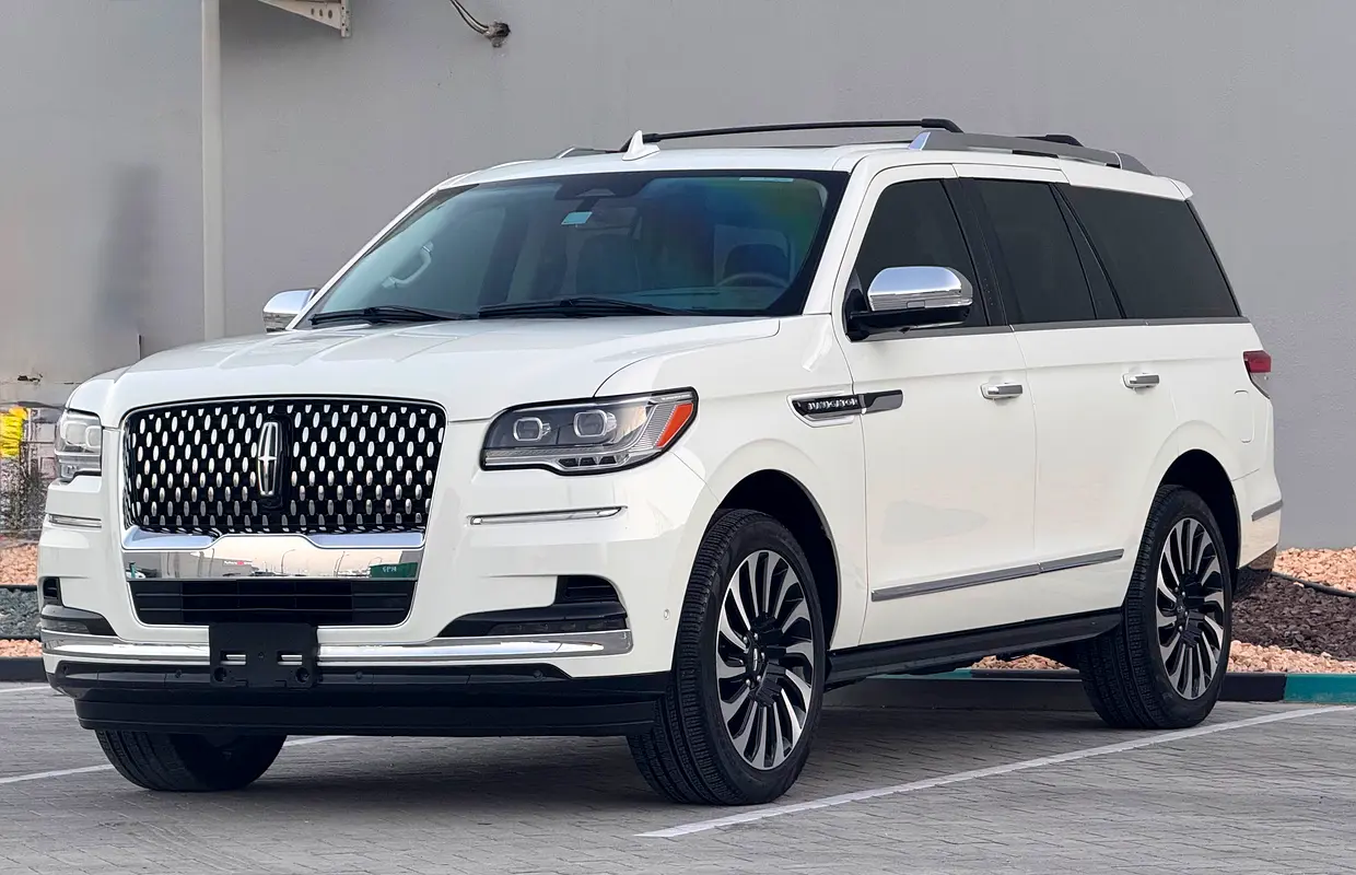 Lincoln Navigator 2024 — photo 1 of 17