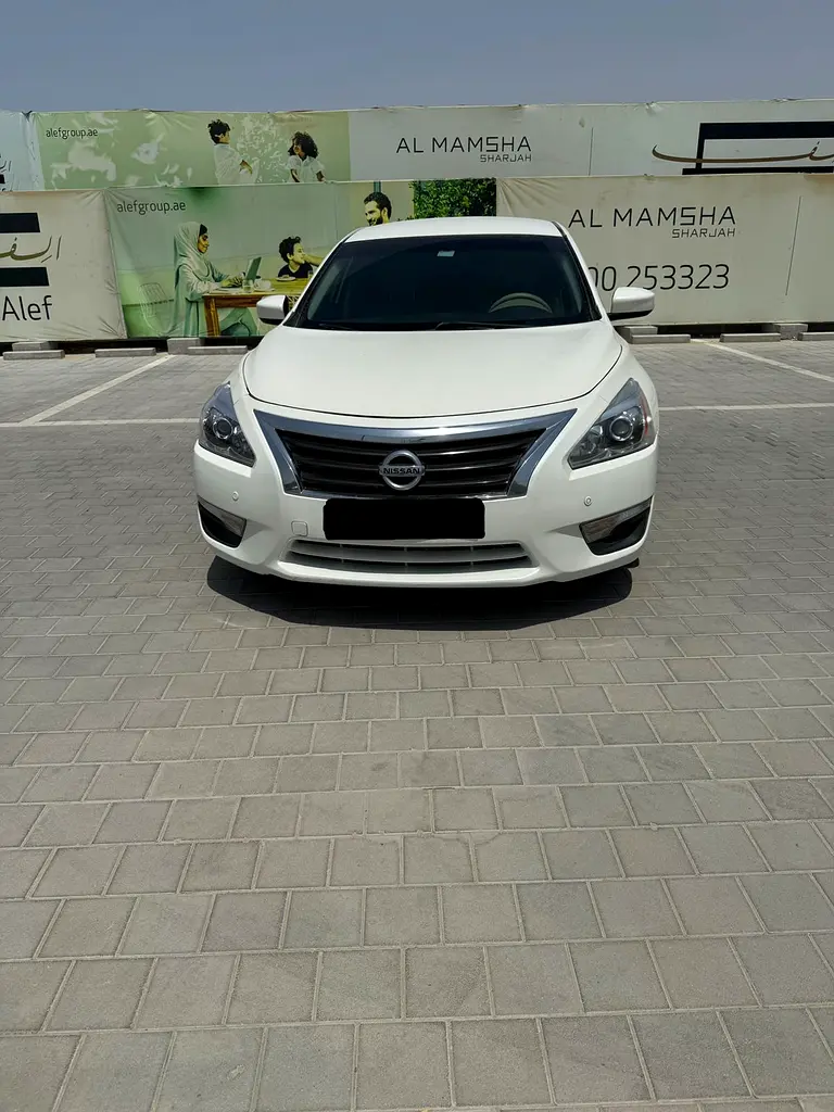 Nissan Altima 2014 — photo 1 of 6