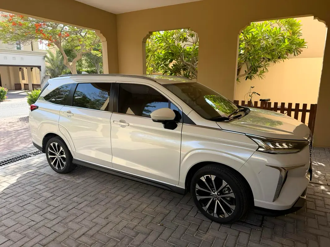 Toyota Veloz 2024 — photo 1 of 6